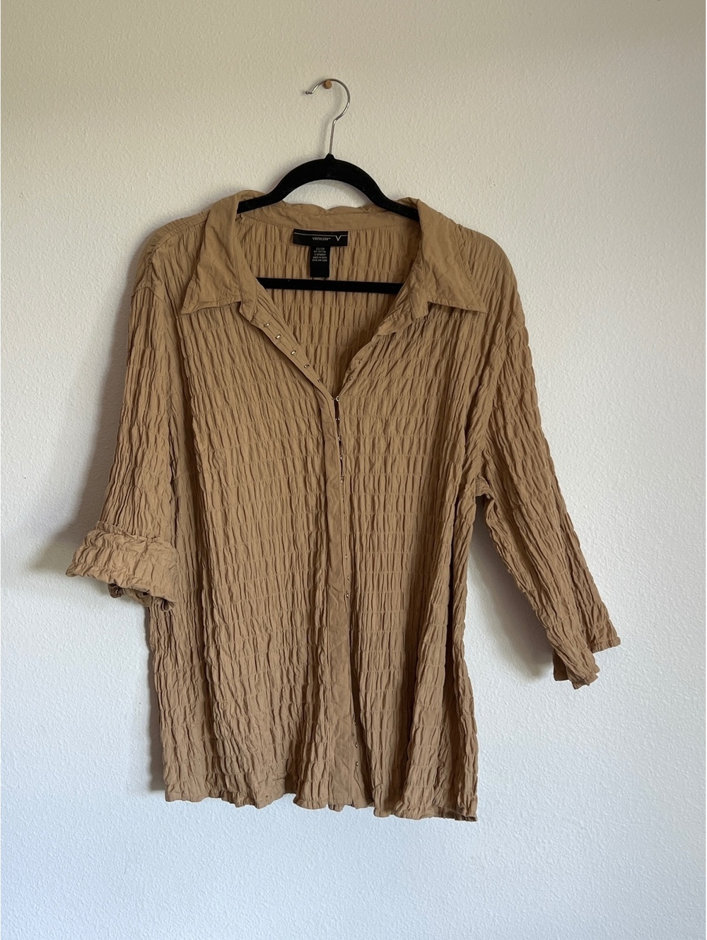 Venezia Women's Beige Crinkle Button-Up Blouse Size 22/24